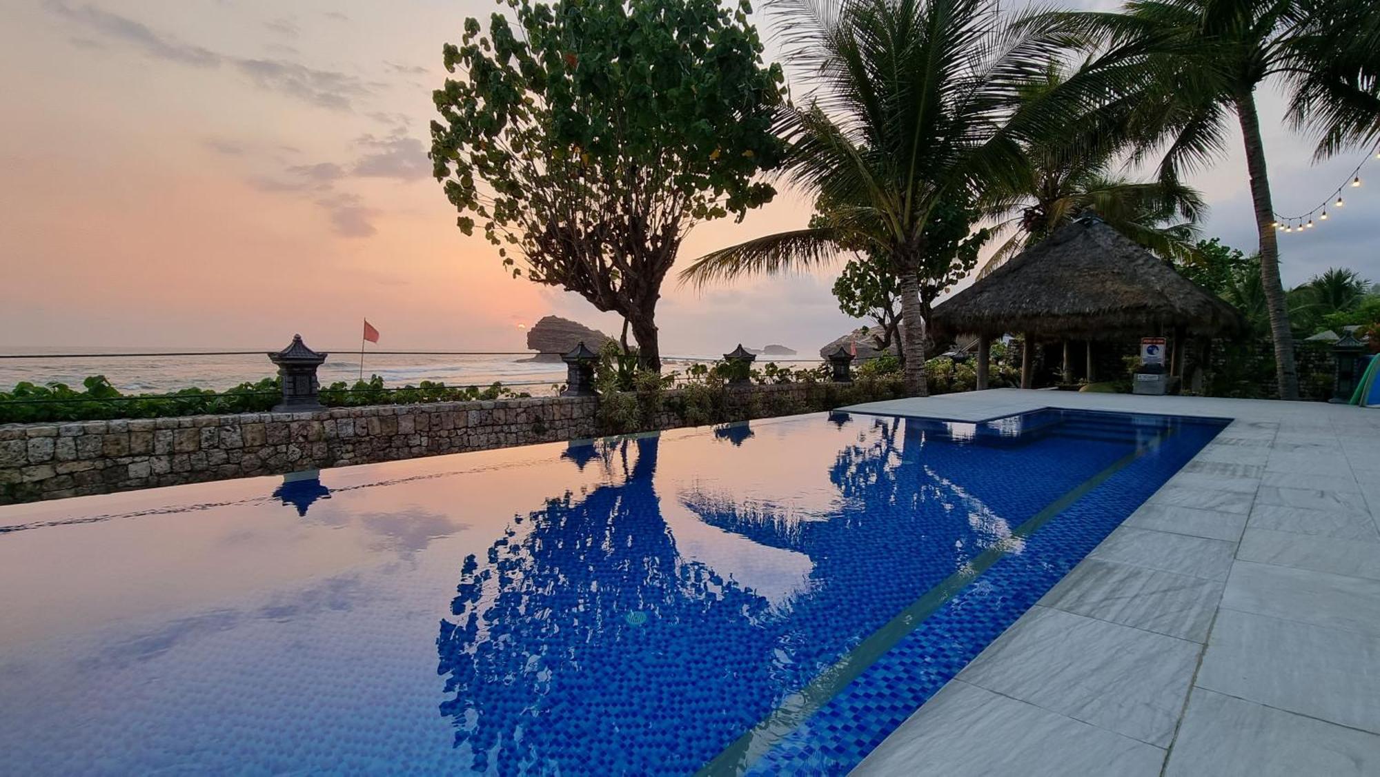 Istana Ombak Eco Resort Pacitan Eksteriør bilde