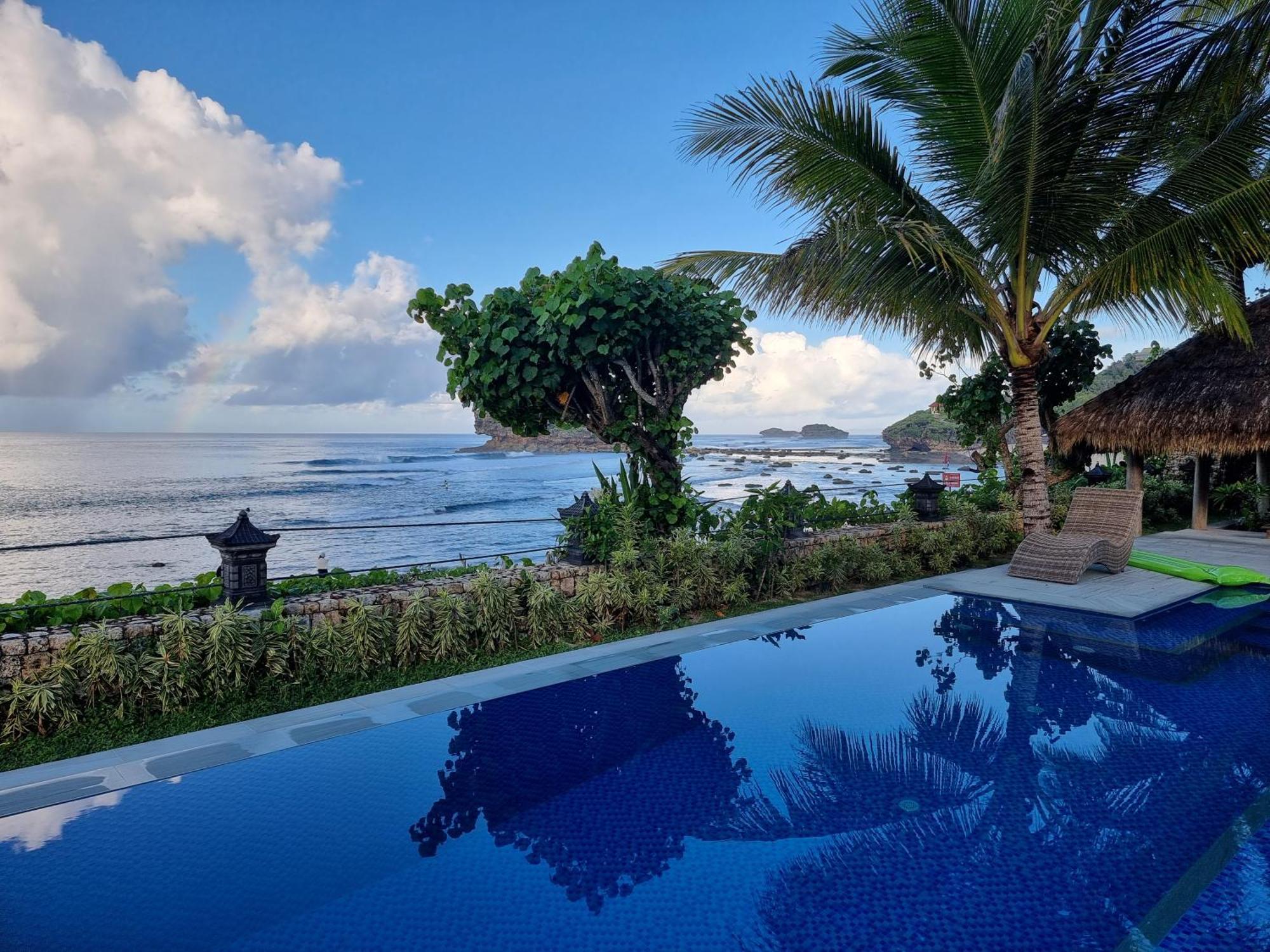 Istana Ombak Eco Resort Pacitan Eksteriør bilde