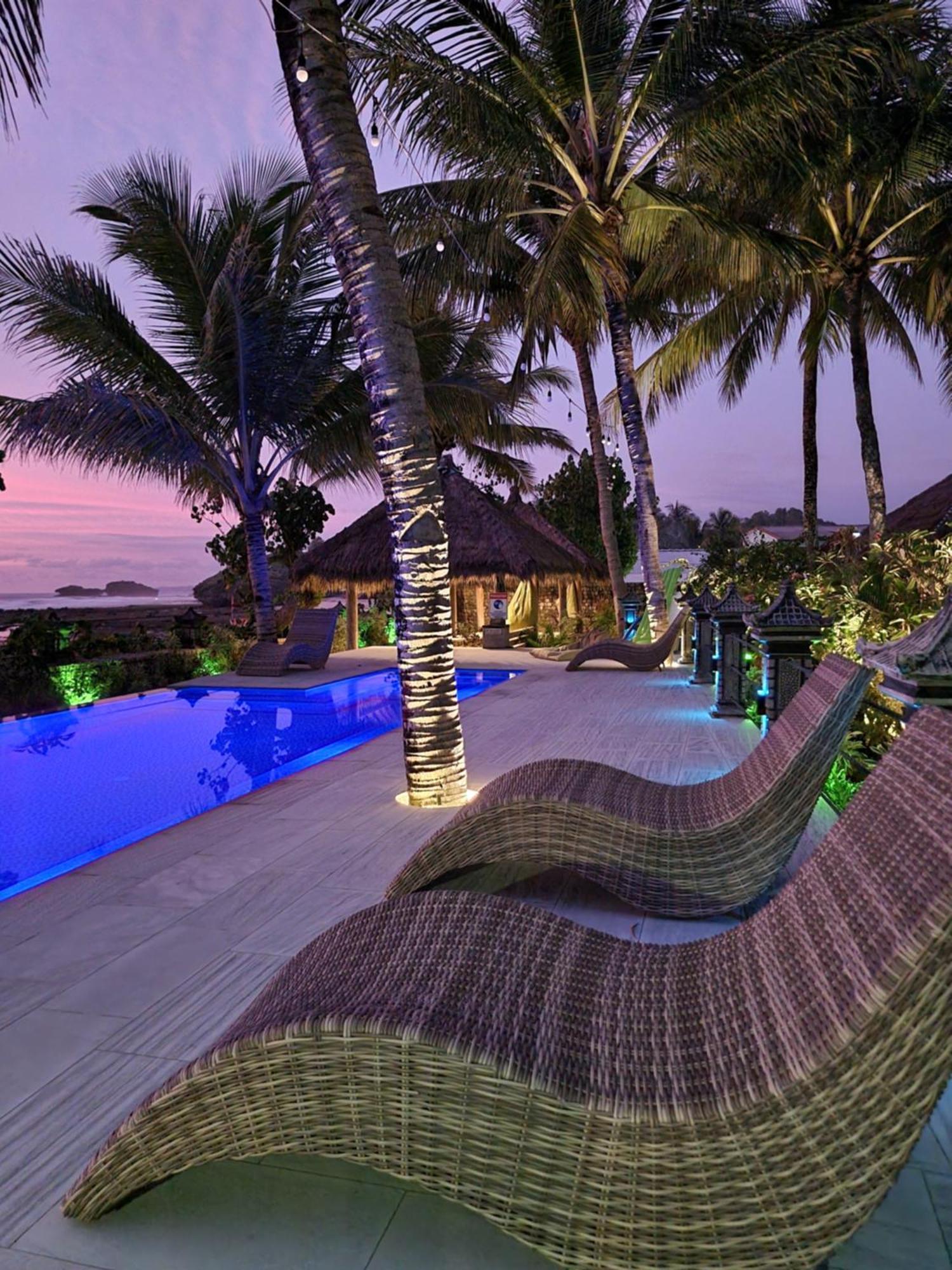 Istana Ombak Eco Resort Pacitan Eksteriør bilde
