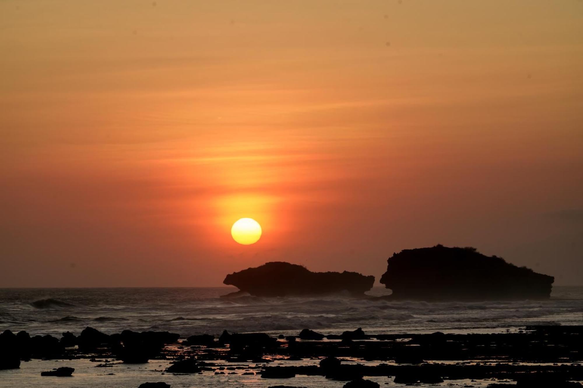 Istana Ombak Eco Resort Pacitan Eksteriør bilde