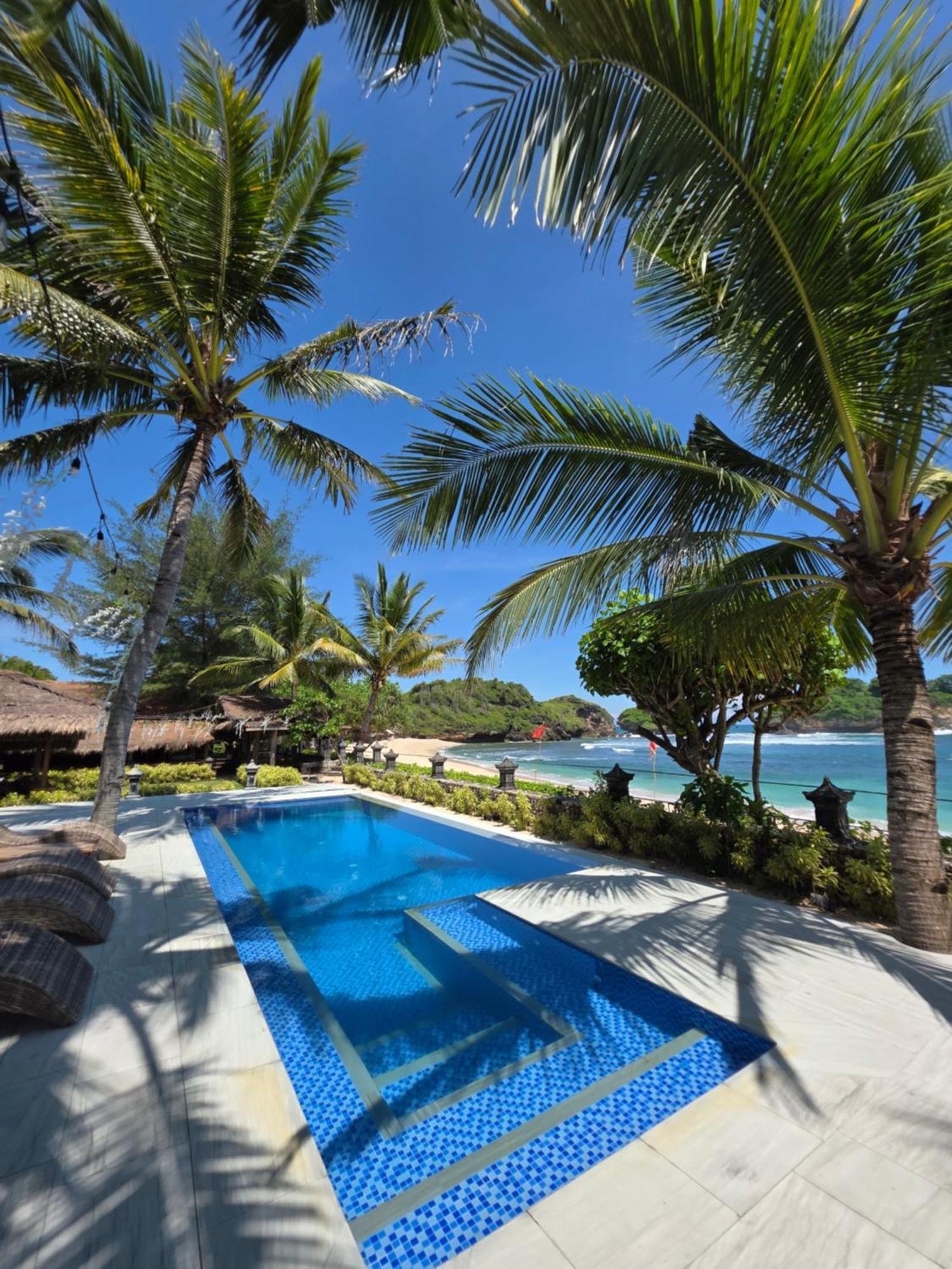 Istana Ombak Eco Resort Pacitan Eksteriør bilde
